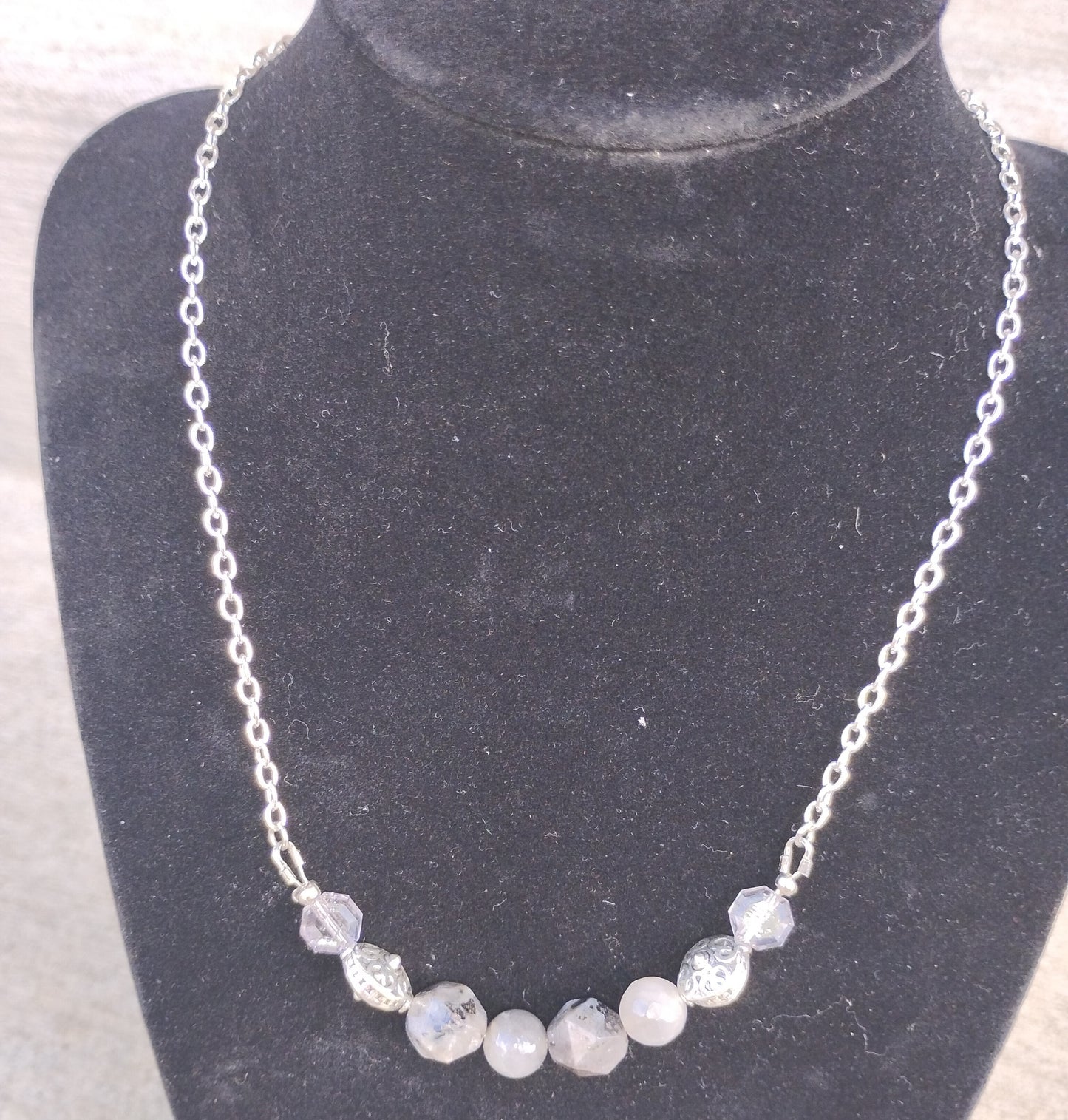 Agate stone and metal necklace